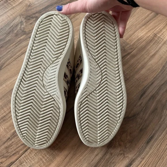 New adidas Womens White Sneakers with Leopard cheetah Accent superstars size 8.5 - Picture 6 of 6